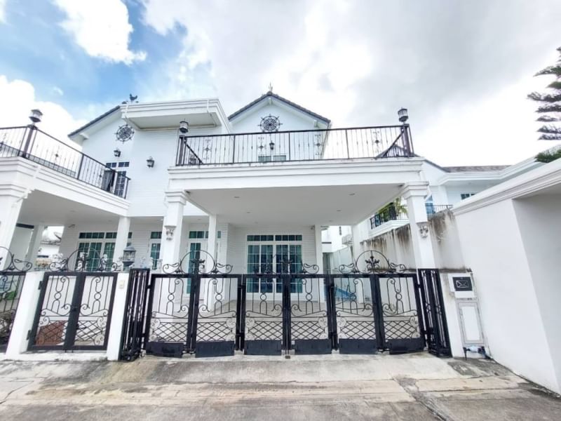 บ้านพลู่วิลล่าหมู่บ้านอุ่นไอรัก พร้อมเฟอร์นิเจอร์ ภายในตกแต่งหรูห