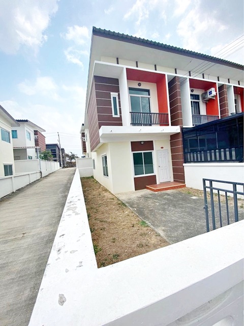 บึงศรีราชา 3.7กม. ทาวน์เฮาส์ 2 ชั้น 29ตร.วา บูรพา คลับ 500ม.2นอน
