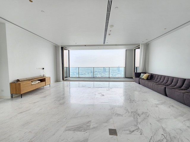 Four Seasons Private Residences – BTS Saphan Taksin