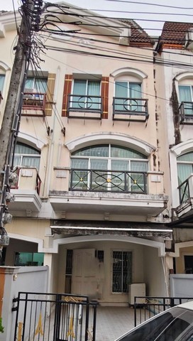 ให้เช่าทาวน์โฮม 3 ชั้น บ้านกลางเมืองเดอะปารีส ซอยกรุงเทพกรีฑา7
