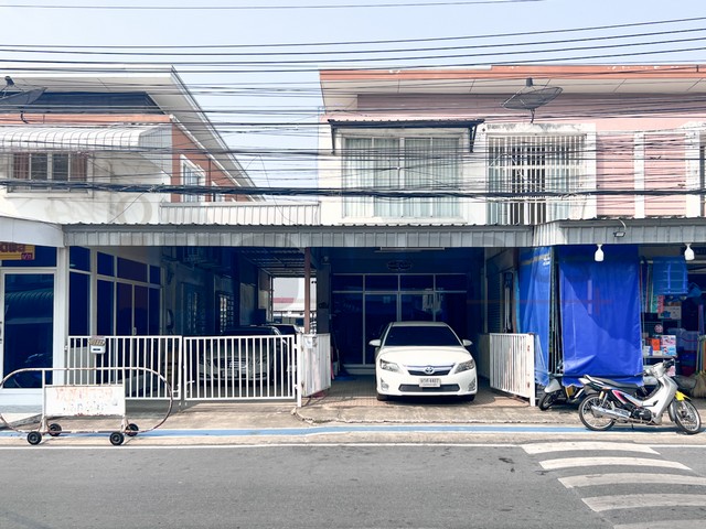 ทาวน์เฮ้าส์ 2 ชั้น หมู่บ้าน รัตนาธิเบศร์ ถนนเมน ติด MRT ตลาดบางให