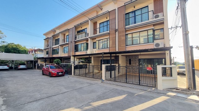 ให้เช่า ทาวน์โอม3ชั้น บ้านกล้วย-ไทรน้อย บางบัวทอง 12000 บาท