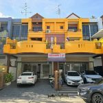 ขายถูกมาก สำนักงาน 3 ชั้น 2 หลังทะลุกัน 63 ตร.ว. Town in Town ซ.8