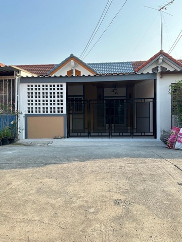 ขายทาวน์เฮ้าส์ บ้านตะวันออกบ้านบึง ขนาด 23 ตร.วา