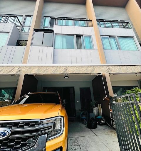 BH3528 ให้เช่า – ขาย ทาวน์โฮม 3 ชั้น บ้านกลางเมือง สาทร – สุขสวั