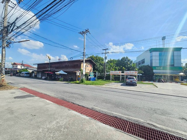 ขายที่เปล่าติดถนน..ที่ดินบ้านหมอสระบุรี แถมสิ้งปลูกสร้างบ้านไม้