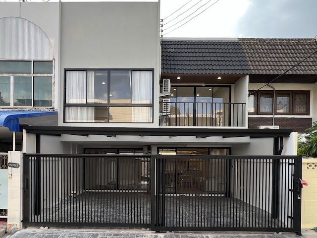 BH3577 ให้เช่าทาวน์เฮ้าส์รีโนเวทใหม่ เอกมัย 22 – ปรีดี พนมยงค์ 4