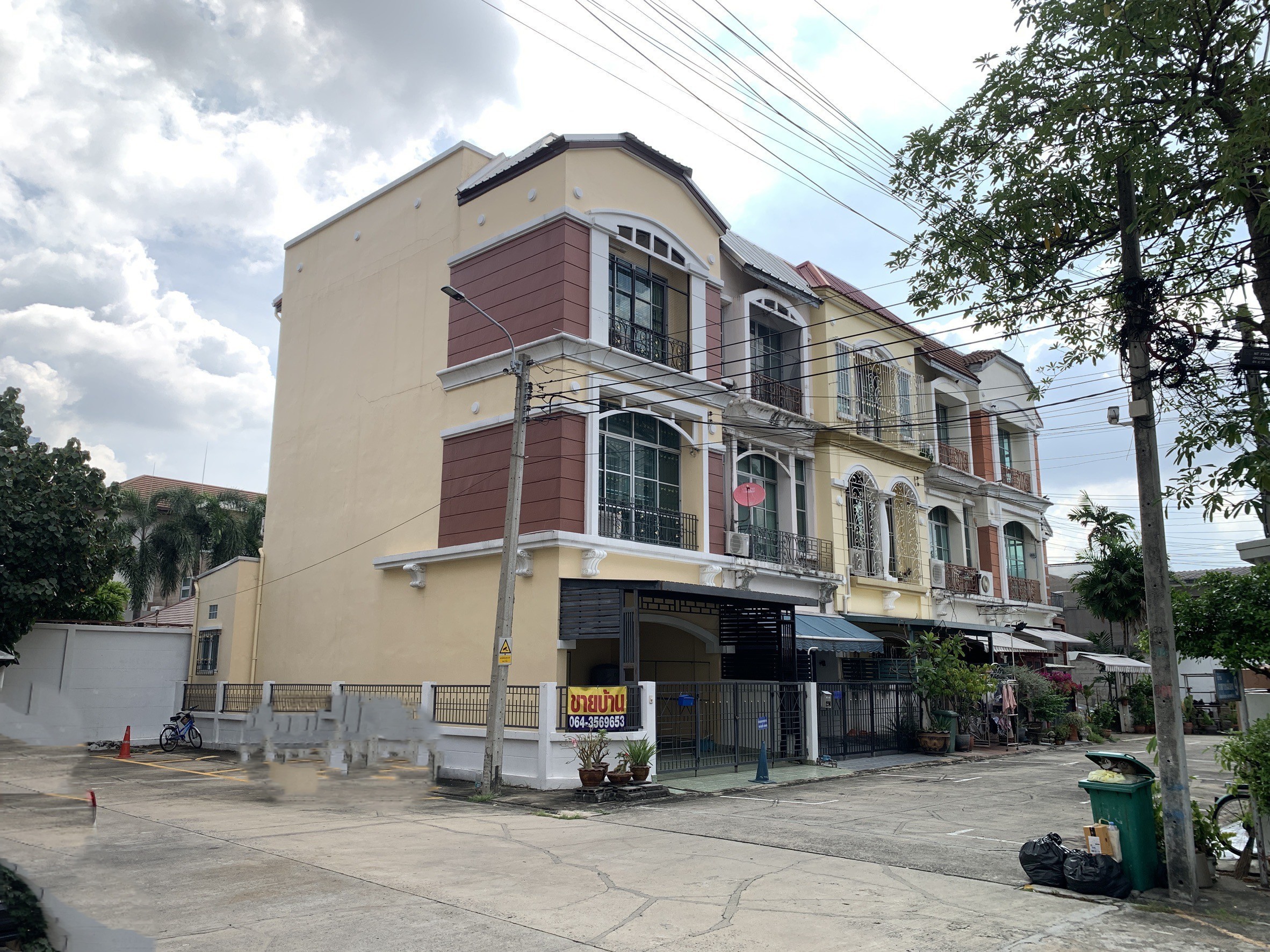 ขาย ทาวน์โฮม ขายทาวน์โฮม3ชั้นลาดพร้าว เชื่อมต่อใจกลางเมืองได้ง่าย ทาวน์โฮมคุณภาพ ย่านลาดพร้าว–รัชดาภิเษก–วิภาวดี ใจกลางลาดพร้าว–รัชดา