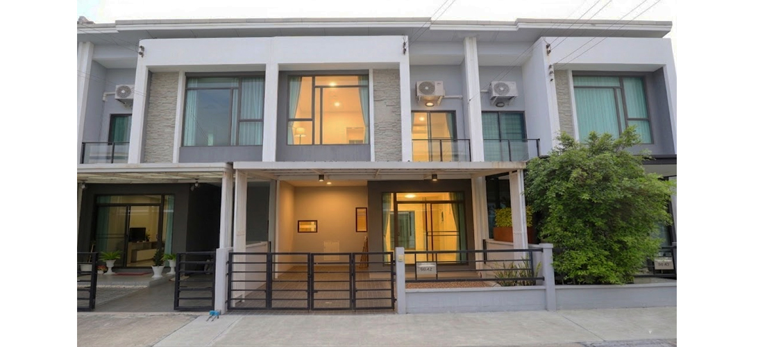 ขาย ทาวน์โฮม คุ้มกว่าทุกหลังในโครงการ ทาวน์โฮมAPราคาคุ้ม เพียง3.4ล้าน พร้อมอยู่ของแถมครบ ทาวน์โฮมพลีโน่ราคาถูก